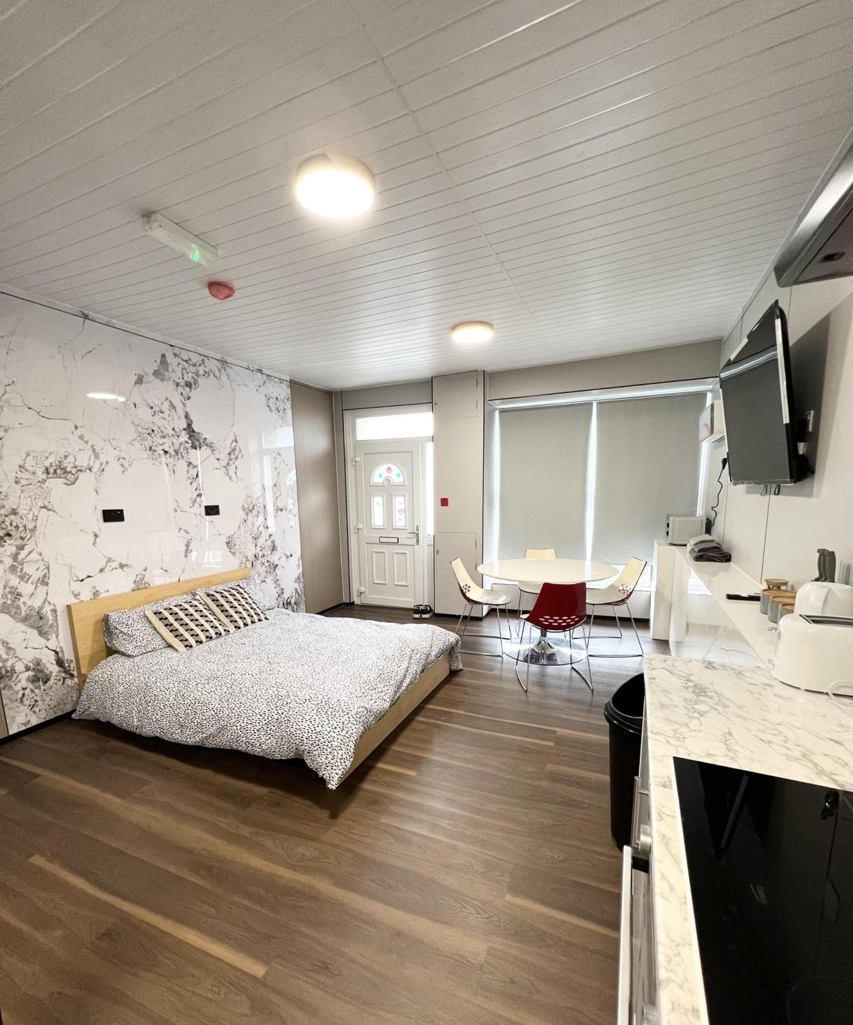 Welsh Holiday Accommodation - Modern Living Pembroke Dock Exterior foto